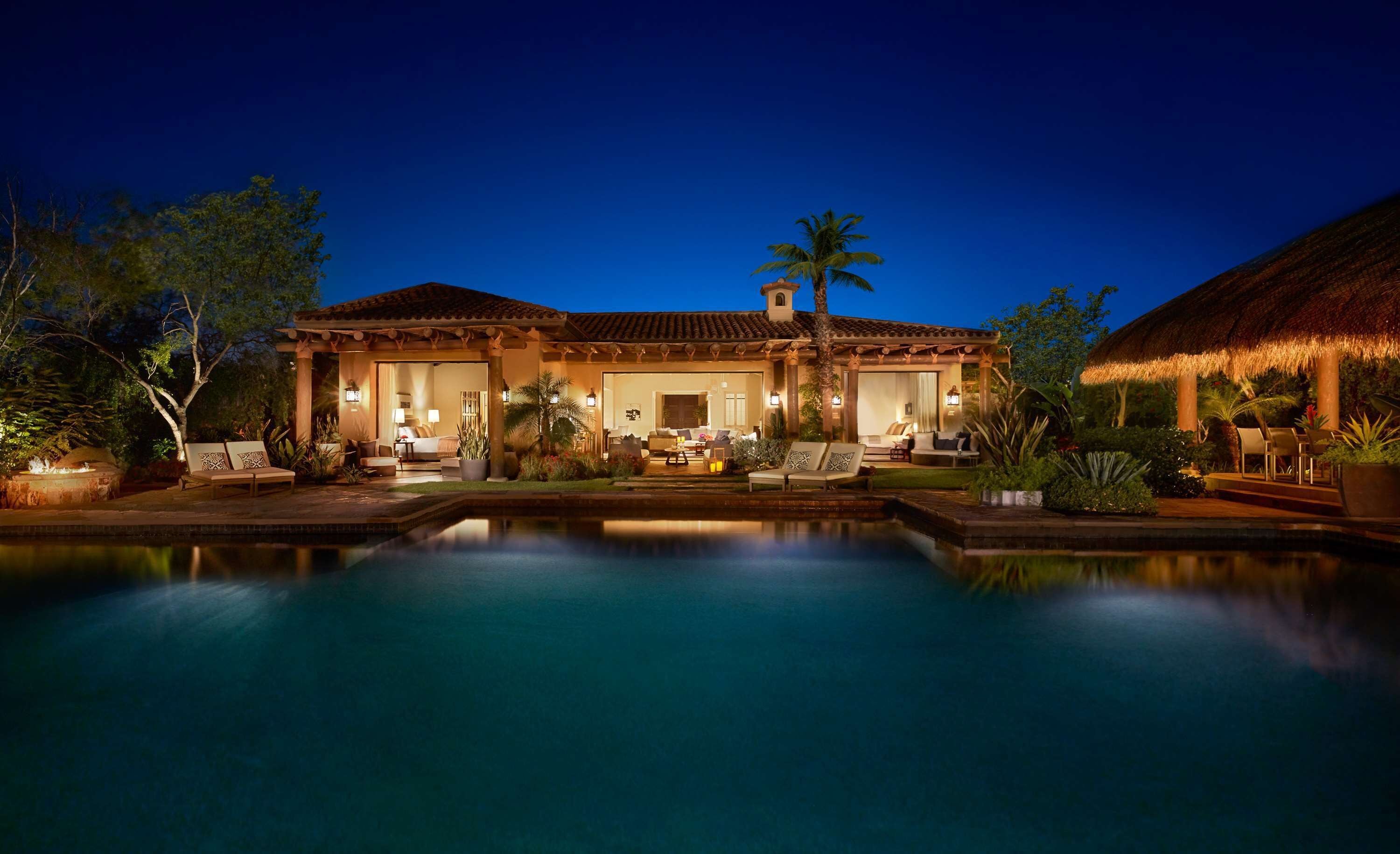 Egyptian cotton sheets, premium bedding, down duvets, minibar