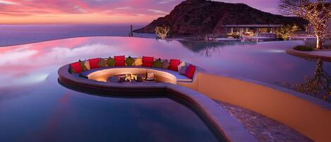 3 ulkouima-allasta, maksullisia cabañoita, aurinkovarjoja