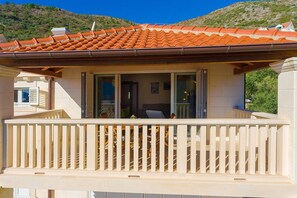 Comfort Apartment, 2 Queen Beds, Terrace, Sea View | Free WiFi - Apartments Moretić (Dubrovnik)