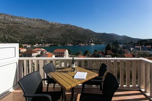 Comfort Apartment, 1 Bedroom, Refrigerator, Sea View | Terrace/patio - Apartments Moretić (Dubrovnik)