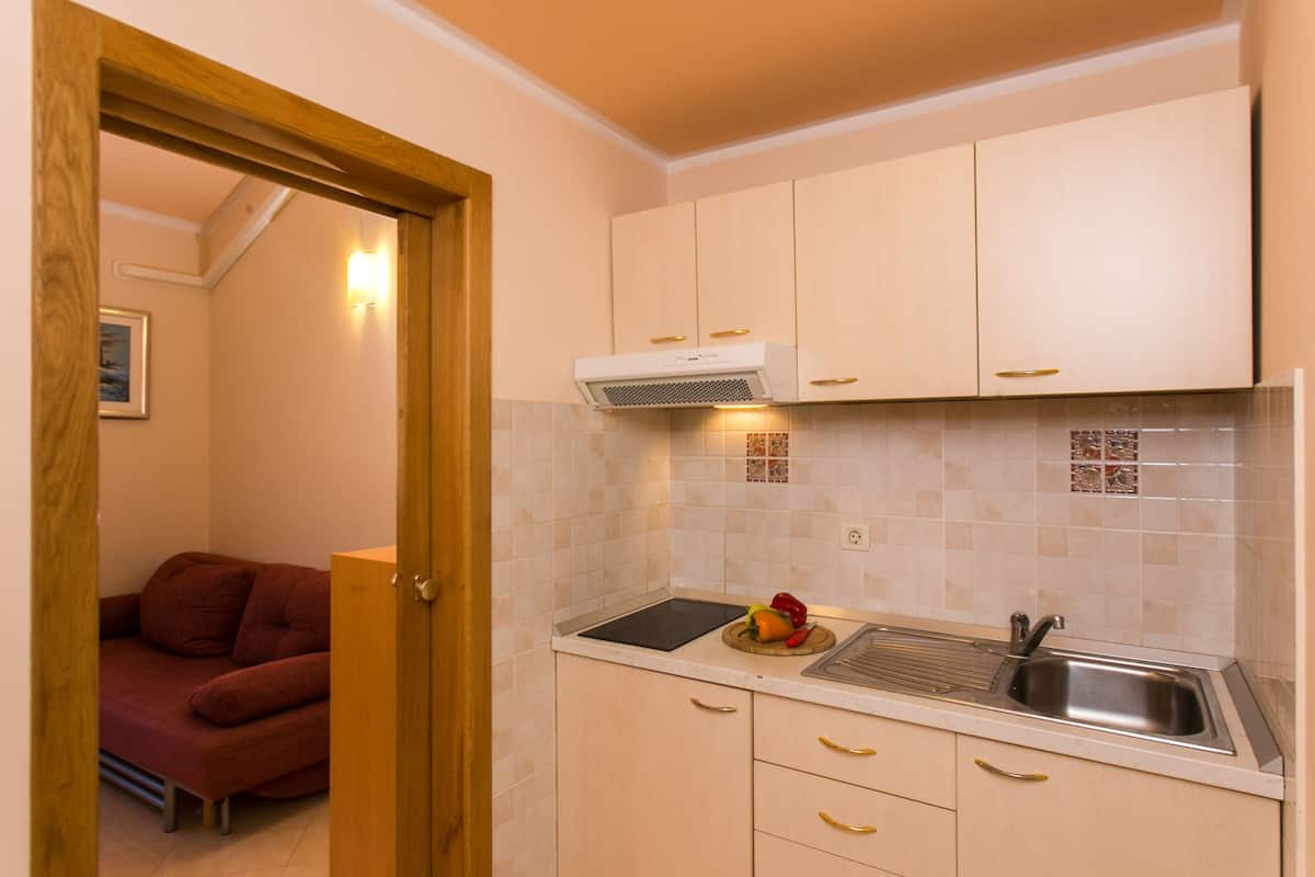 Appartement Galerie, 1 chambre, patio | Coin cuisine privé | Réfrigérateur