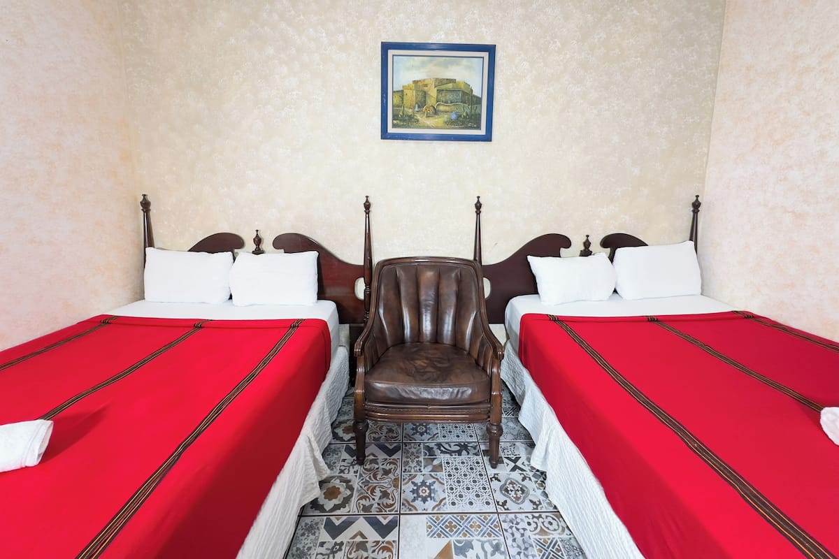 Blackout drapes, free WiFi, bed sheets