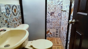 Standard Room | Bathroom