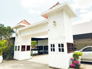 Fachada de la propiedad