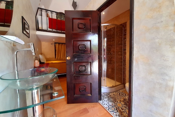Standard Cabin | Bathroom