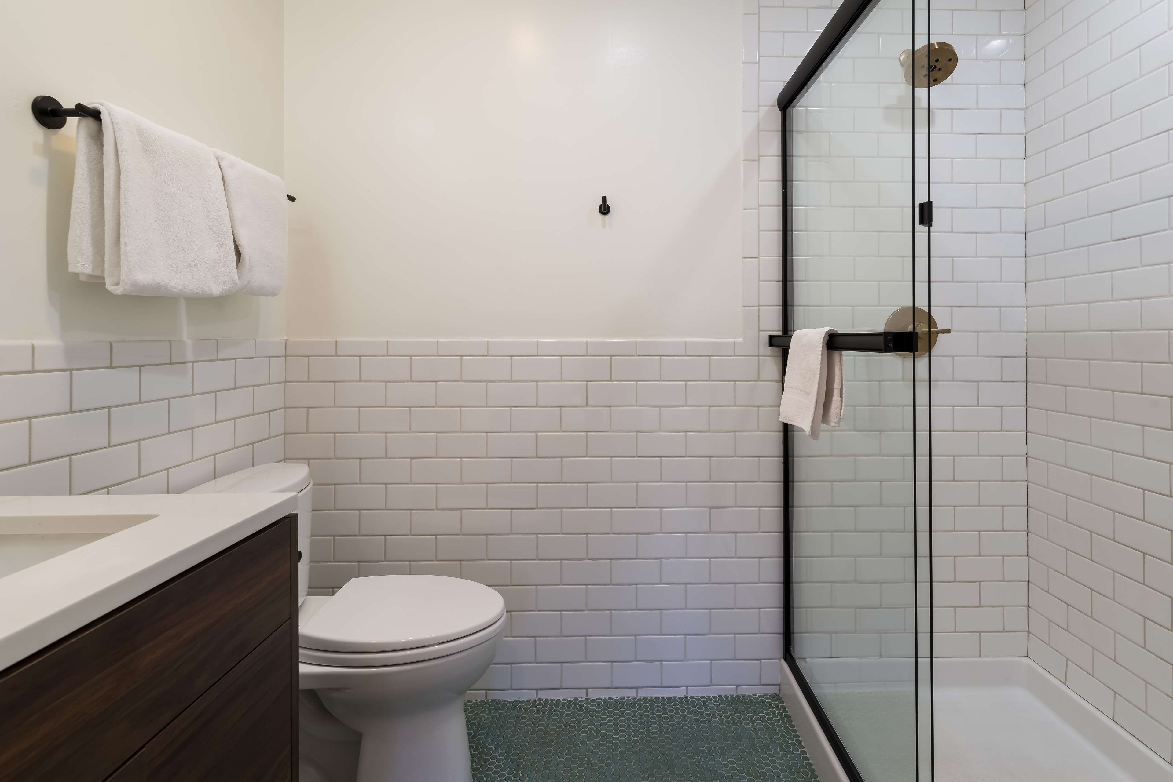 room, 1 queen bed, non smoking | bathroom | rainfall showerhead, hair dryer, towels, soap
