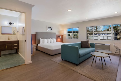 Signature Inn Oakland