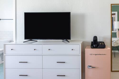 Camera Luxury | Televisione