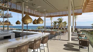 8 restaurants, breakfast, lunch, dinner served; international cuisine