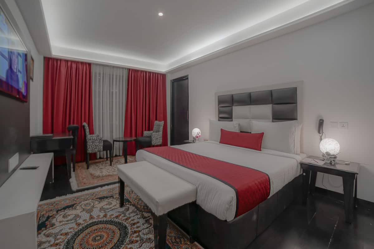 1 bedroom, premium bedding, minibar, desk