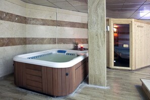Indoor spa tub