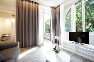 Suite, Terrace, Garden View | Premium bedding, minibar, in-room safe, desk