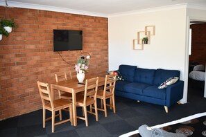 Suite estándar, 2 habitaciones | Minibar, escritorio, espacio para trabajar con un portátil