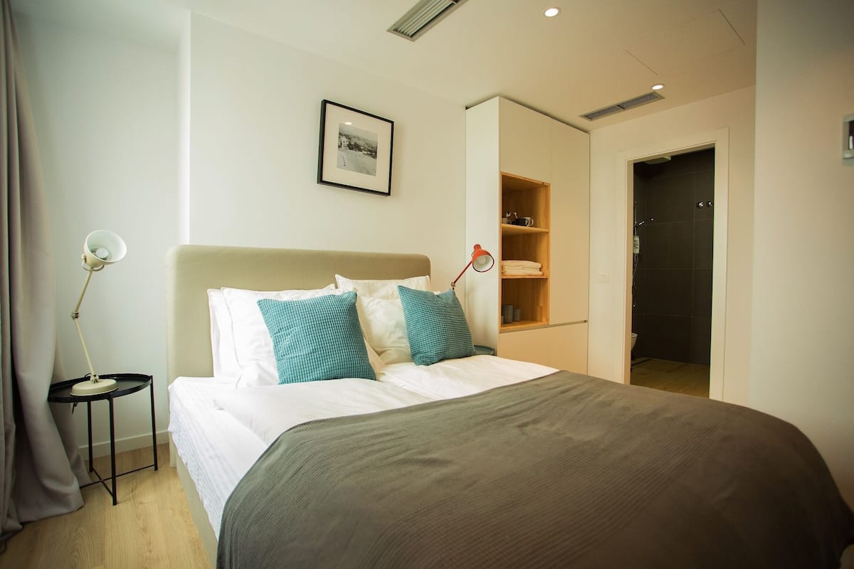 Standard Room | Desk, soundproofing, iron/ironing board (on request), WiFi (free)