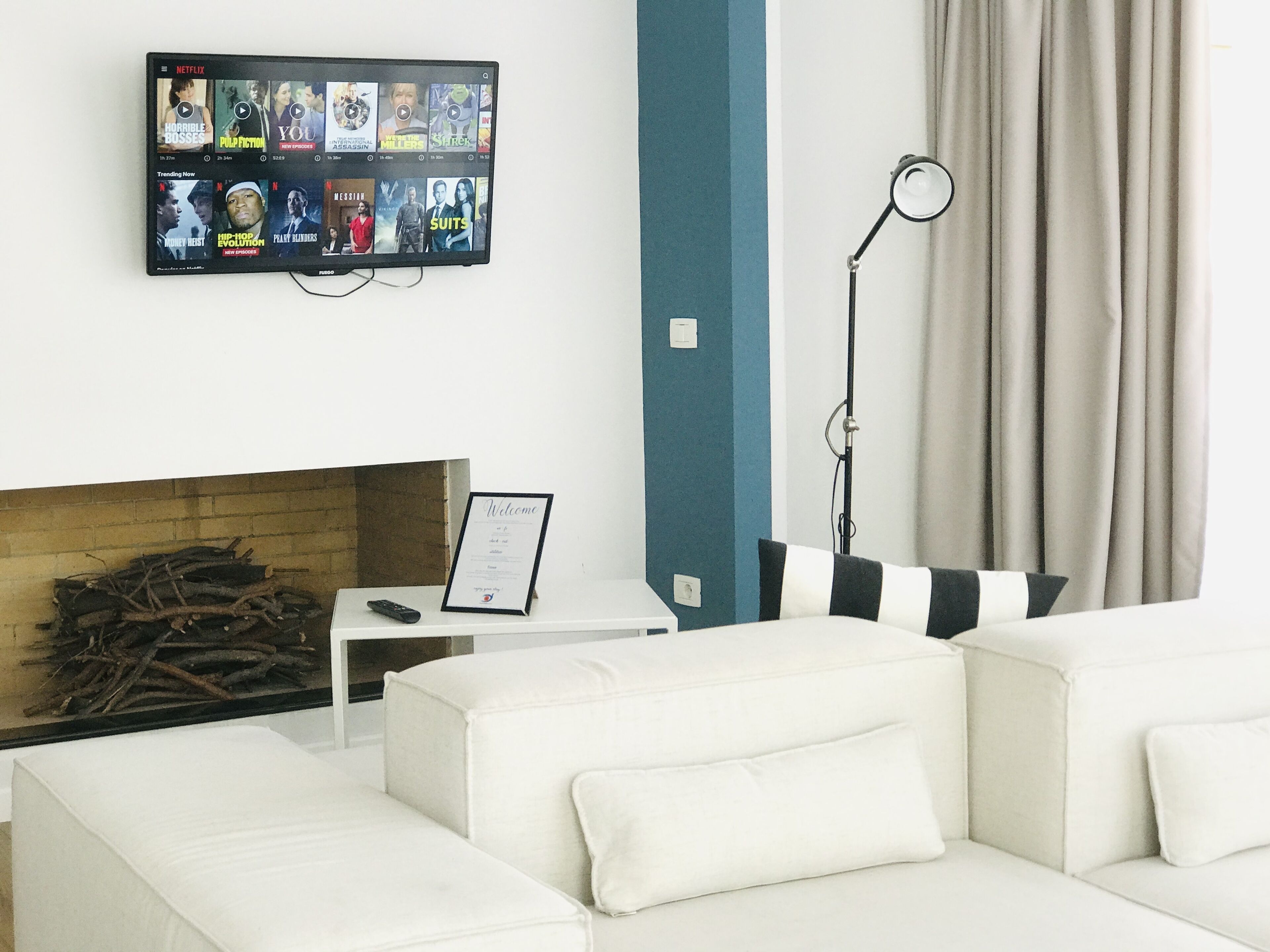 panoramic room, city view | living area | flat-screen tv