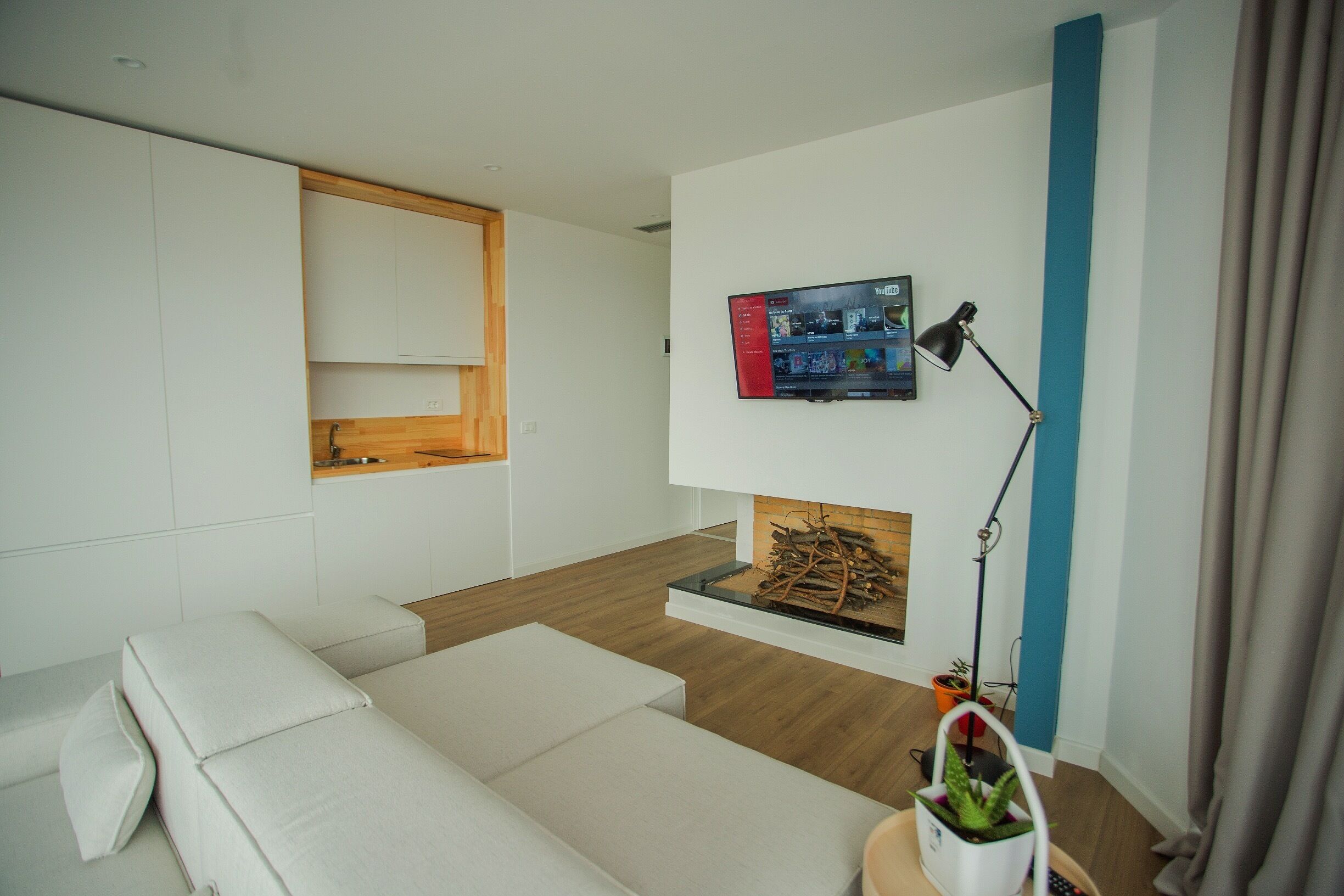 panoramic room, city view | desk, soundproofing, iron/ironing board, free wifi