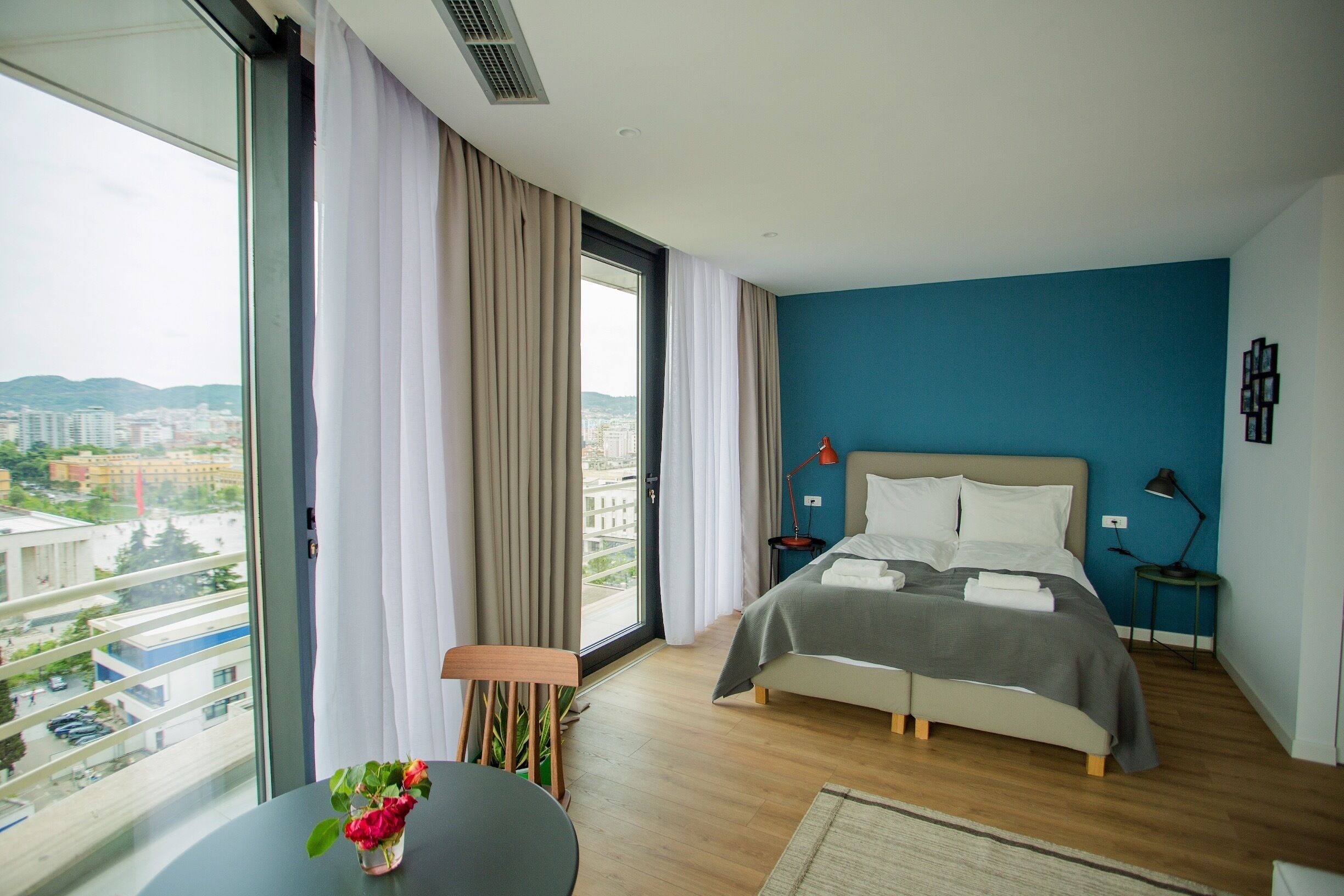 panoramic room, city view | desk, soundproofing, iron/ironing board, free wifi