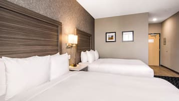 Standard Room, 2 Queen Beds, Non Smoking | Ropa de cama de alta calidad, escritorio, cortinas opacas