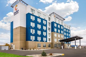 Exterior - Comfort Inn & Suites (North Battleford)