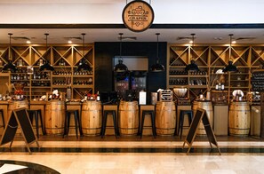 7 bars/lounges, lobby lounge, cocktail bar - DoubleTree by Hilton Antalya-Kemer All-Inclusive Resort (Kemer)