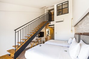 Daunenbettdecken, kostenlose Minibar, Zimmersafe, Schreibtisch