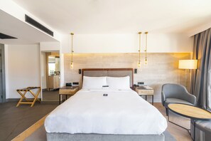 Deluxe Room, 1 King Bed | Down comforters, free minibar, in-room safe, desk - DoubleTree by Hilton Antalya-Kemer All-Inclusive Resort (Kemer)