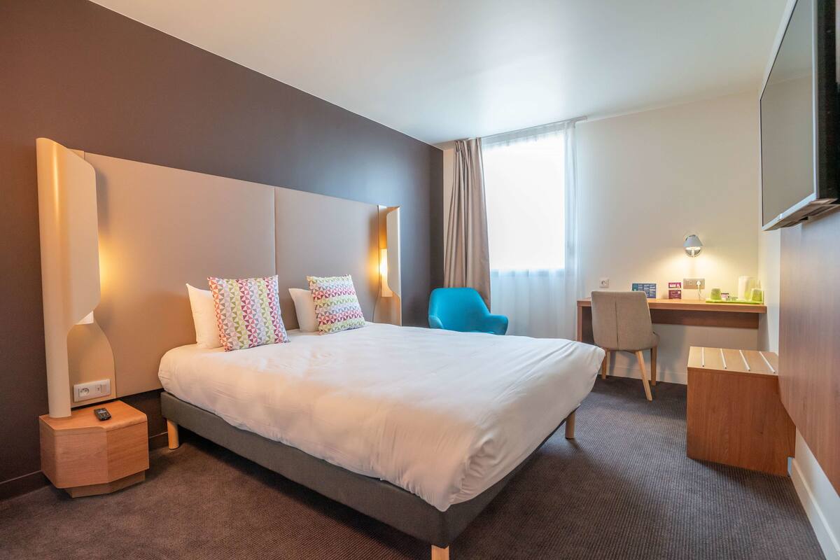 desk, soundproofing, iron/ironing board, free cots/infant beds