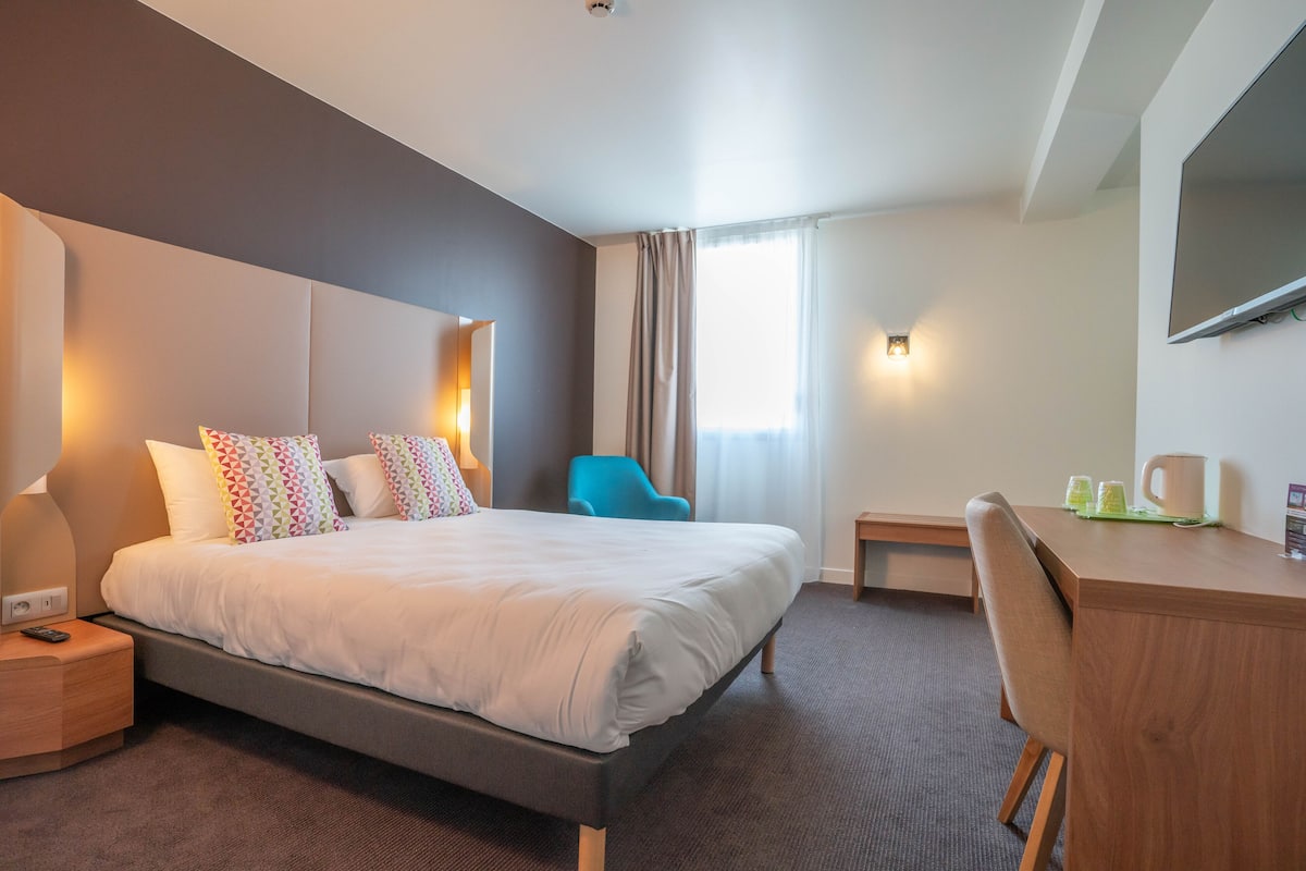 desk, soundproofing, iron/ironing board, free cots/infant beds