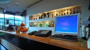 Bar (on property) - Hotel Class (Vore)