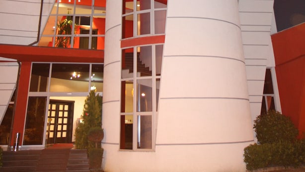 Front of property – evening/night - Hotel Class (Vore)