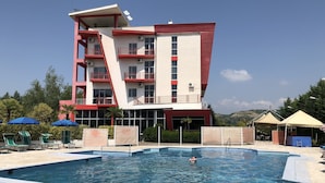 Seasonal outdoor pool - Hotel Class (Vore)