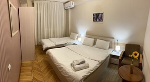 1 bedroom, premium bedding, iron/ironing board, WiFi (free)