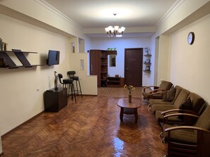 Familienapartment | Wohnbereich | Flachbildfernseher