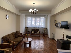 Familienapartment | Wohnbereich | Flachbildfernseher