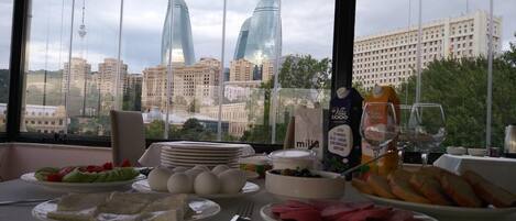Free daily continental breakfast