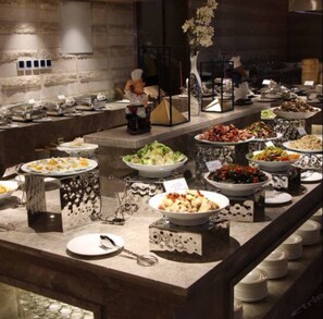 10 restaurantes; se sirven desayunos 