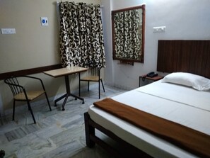 1 bedroom, desk, rollaway beds