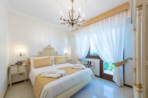 Superior Double Room, Balcony, Sea View | 1 bedroom, premium bedding, minibar, in-room safe - B&B Palazzo Montesanto (Maiori)