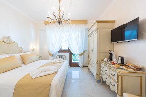 Superior Double Room, Balcony, Sea View | 1 bedroom, premium bedding, minibar, in-room safe - B&B Palazzo Montesanto (Maiori)