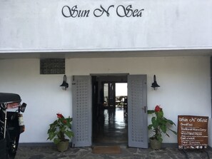 Façana frontal de l'allotjament