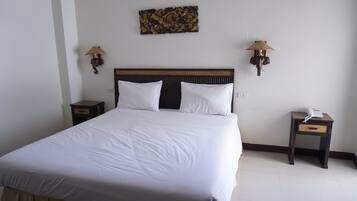 Standard Double Room | Desk, laptop workspace, blackout curtains, rollaway beds