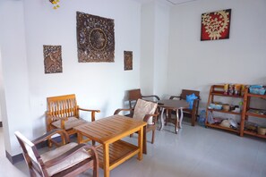 Coin salon dans le hall