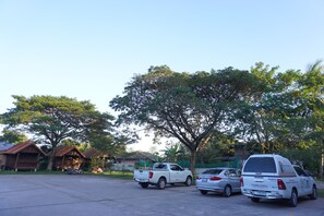 ที่จอดรถฟรี