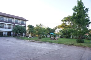 Property grounds - Chanprasert House (Udon Thani)