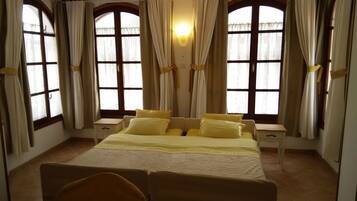 Apartment, Erdgeschoss (A3) | Schreibtisch, Verdunkelungsvorhänge, schallisolierte Zimmer