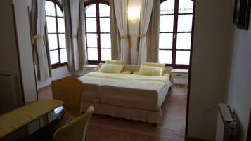 Apartment, Erdgeschoss (A3) | Schreibtisch, Verdunkelungsvorhänge, schallisolierte Zimmer