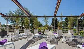 Sauna, hot tub, steam room, mud baths