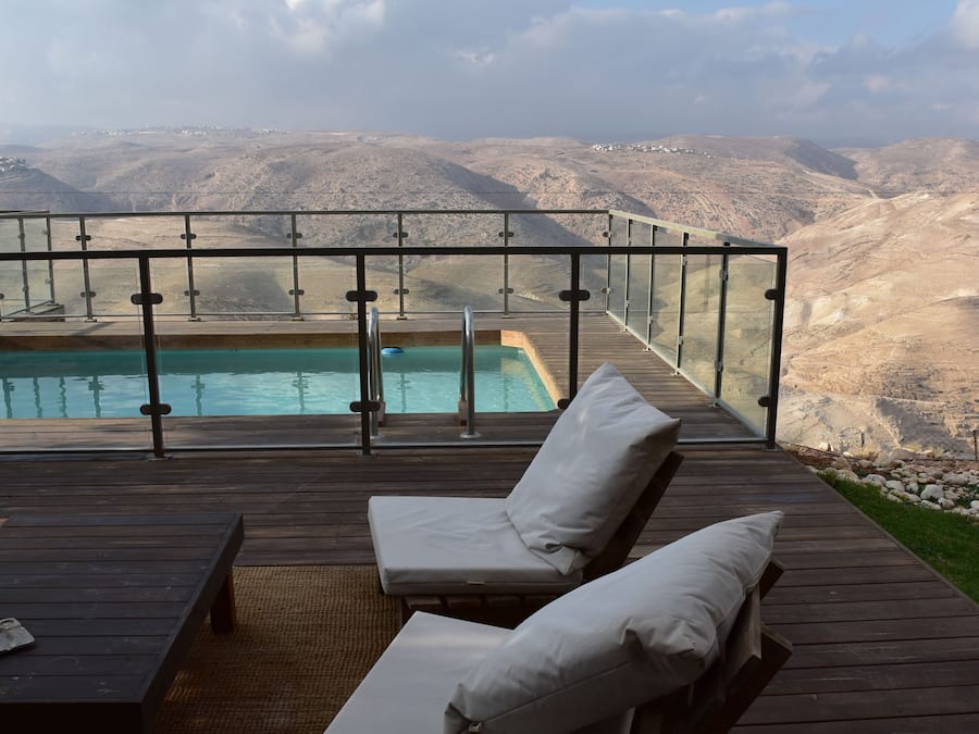 Een seizoensgebonden buitenzwembad