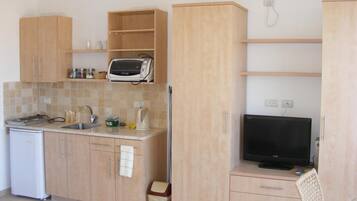Microwave, oven, coffee/tea maker, electric kettle