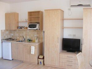 Microwave, oven, coffee/tea maker, electric kettle